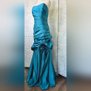 ALLURE BRIDAL GOWN